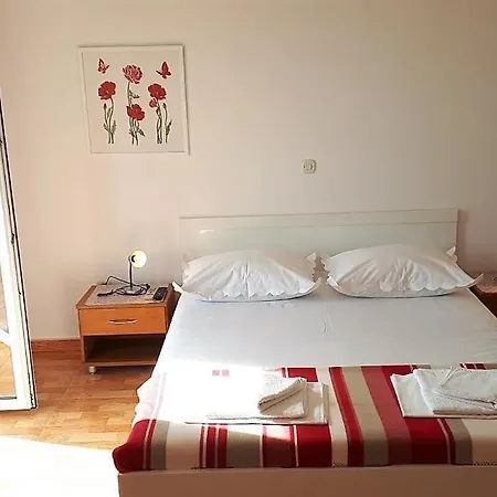 Makarska Studio Apartments In The City Center Taja Exterior photo