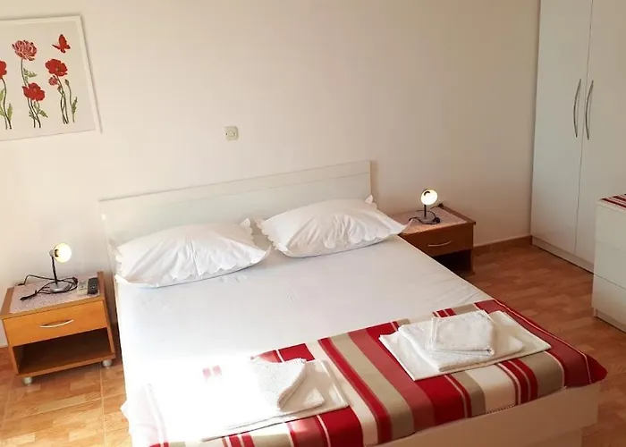 Makarska Studio Apartments In The City Center Taja