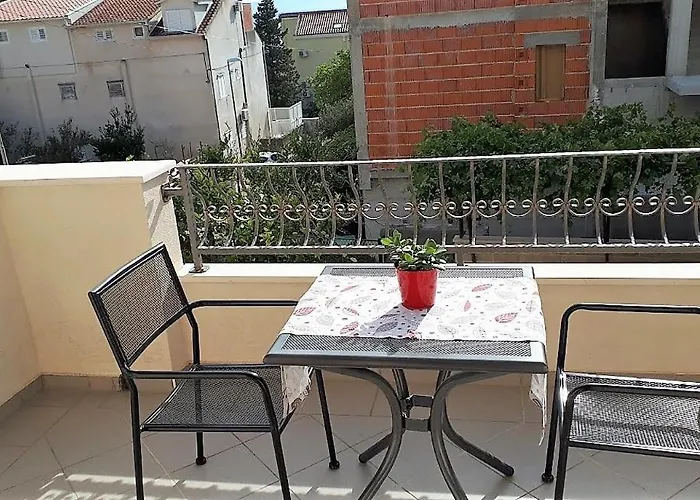 Makarska Studio Apartments In The City Center Taja